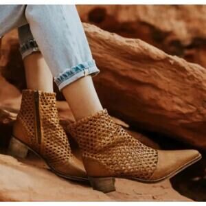 FREE PEOPLE In The Loop Leather Woven Tan Boots Womens‎ Size 37.5 (US 7.5)